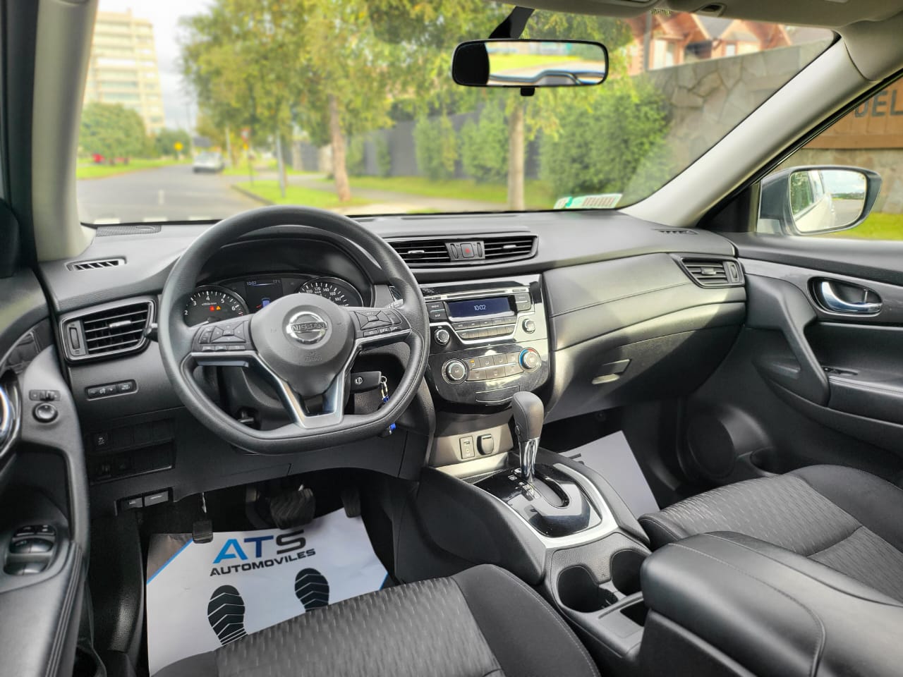 
								Nissan Xtrail 2.5 CVT full									